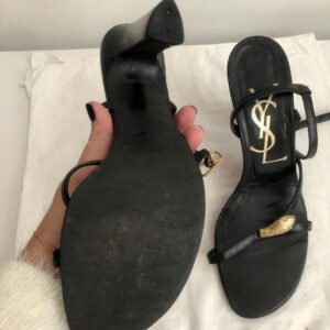 Yves Saint Laurent Sandália Serpente Preta